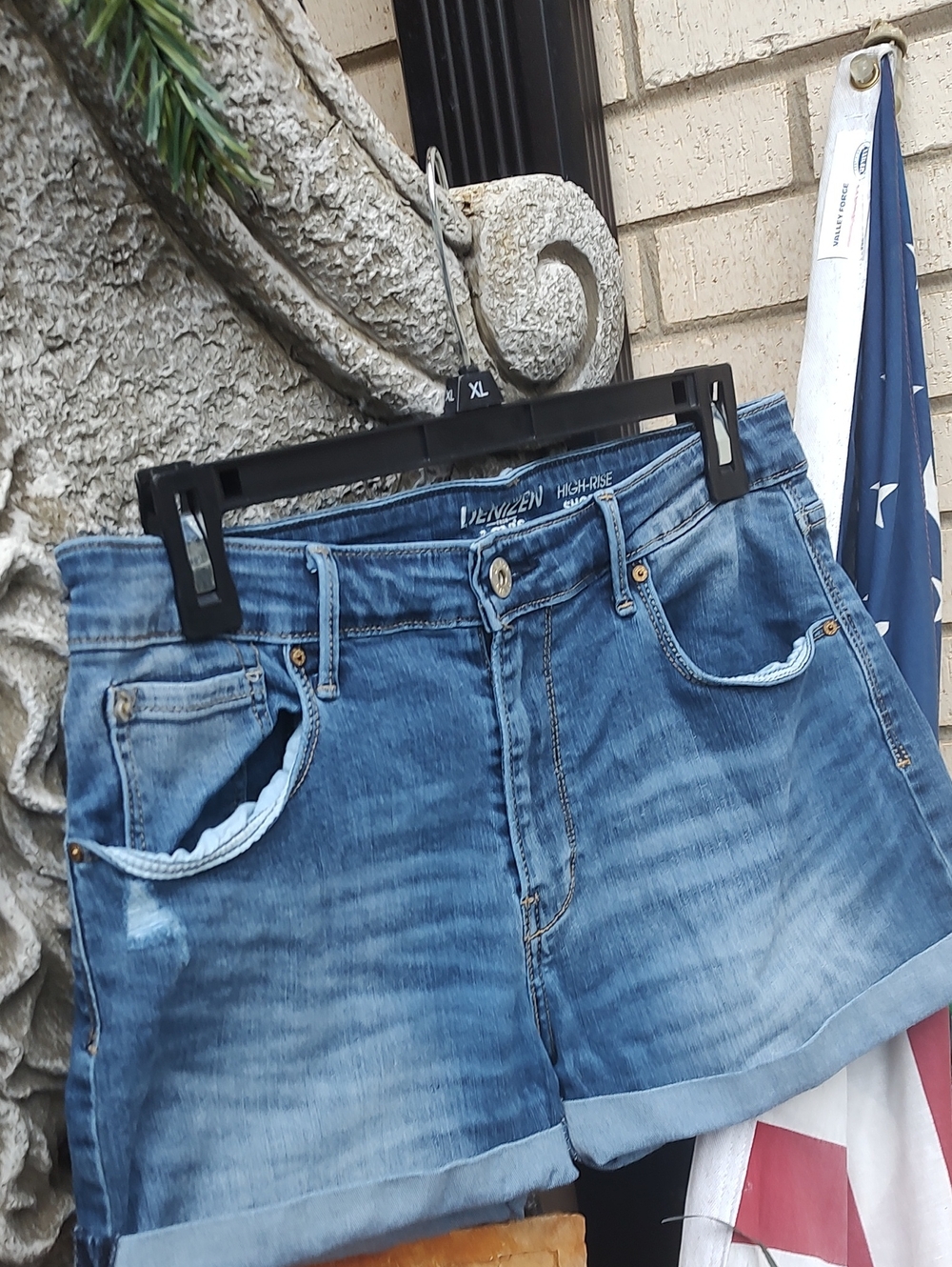 Levi's BlueJean shorts - Picture 5 of 11